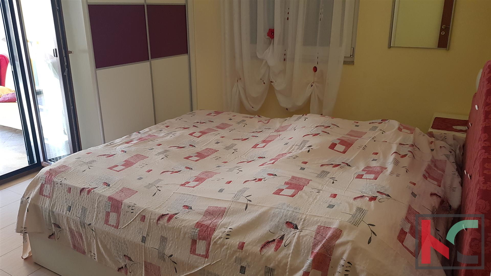 Rovinj, Einfamilienhaus 360m2 drei Wohnungen und ein separates Haus ist eine ausgezeichnete Lage