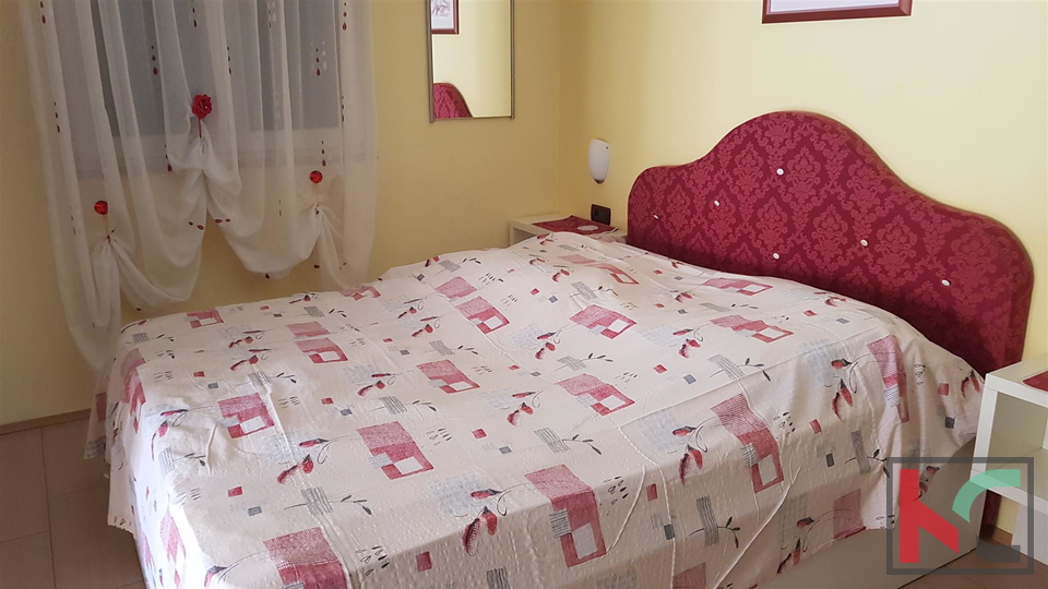 Rovinj, samostojna hiša 360m2 tri apartmaje in ločena hiša je odlična lokacija