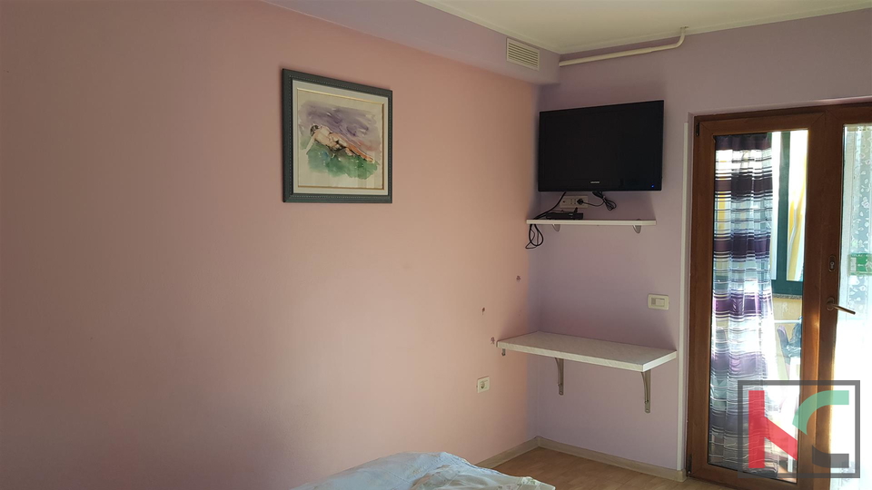 Rovinj, samostojna hiša 360m2 tri apartmaje in ločena hiša je odlična lokacija