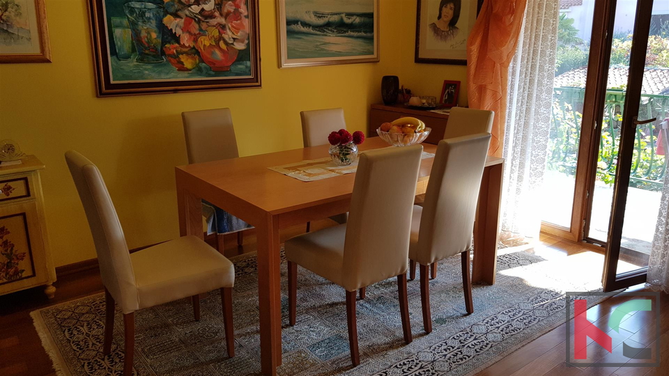 Rovinj, detached house 360m2 three apartments and a separate house is an excellent location