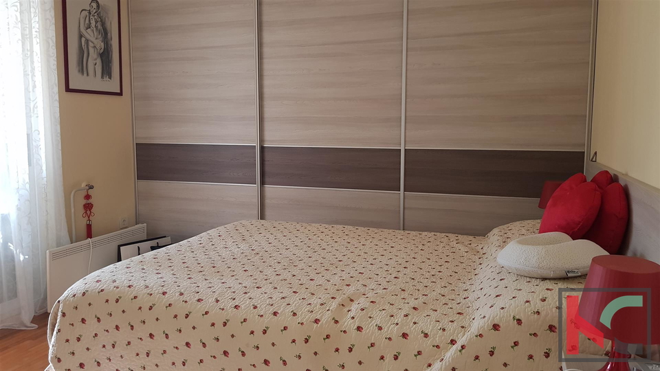 Rovinj, samostojna hiša 360m2 tri apartmaje in ločena hiša je odlična lokacija