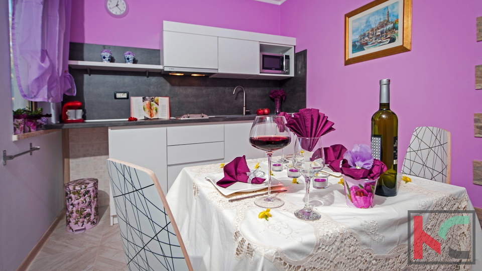 Rovinj, detached house 360m2 three apartments and a separate house is an excellent location