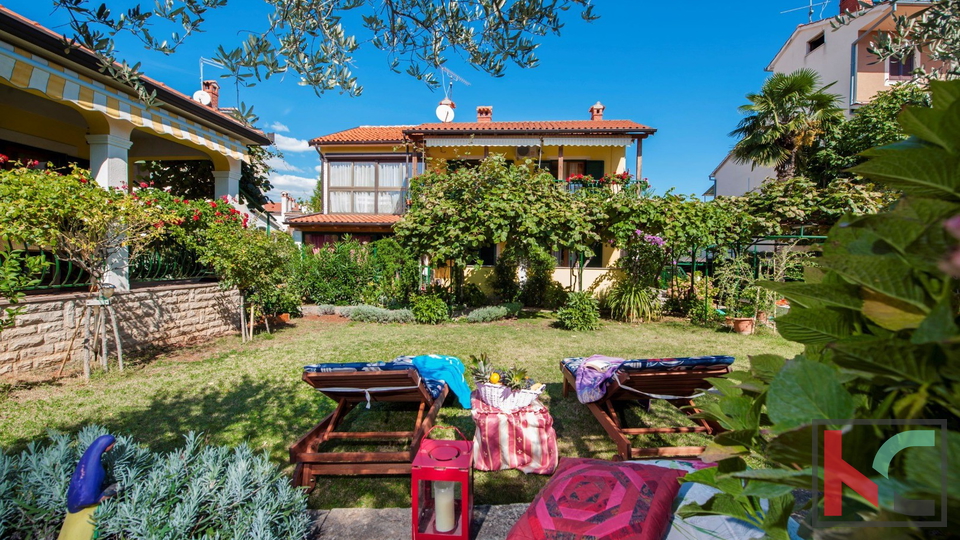 Rovinj, detached house 360m2 three apartments and a separate house is an excellent location