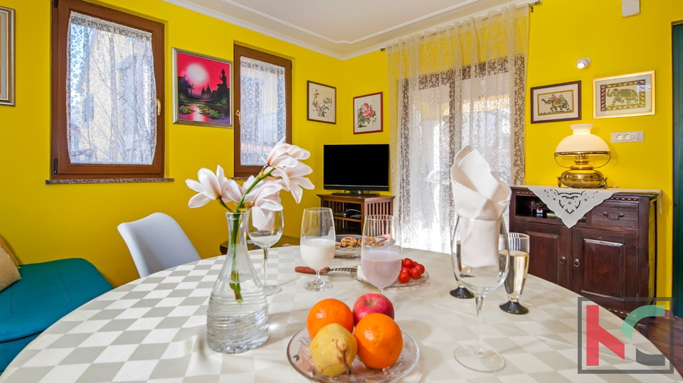 Rovinj, detached house 360m2 three apartments and a separate house is an excellent location