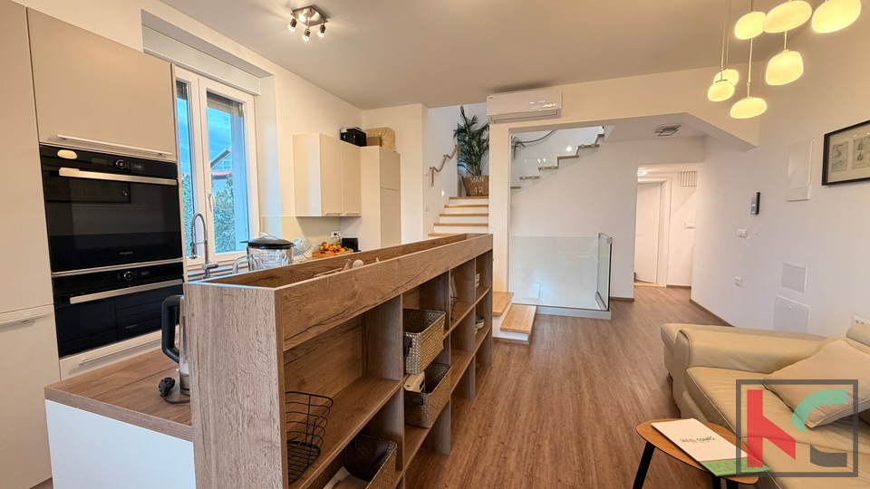 PULA&comma; STOJA&comma; EKSKLUZIVAN AUSTROUGARSKI STAN S DVORI&Scaron;TEM &num;PRODAJA