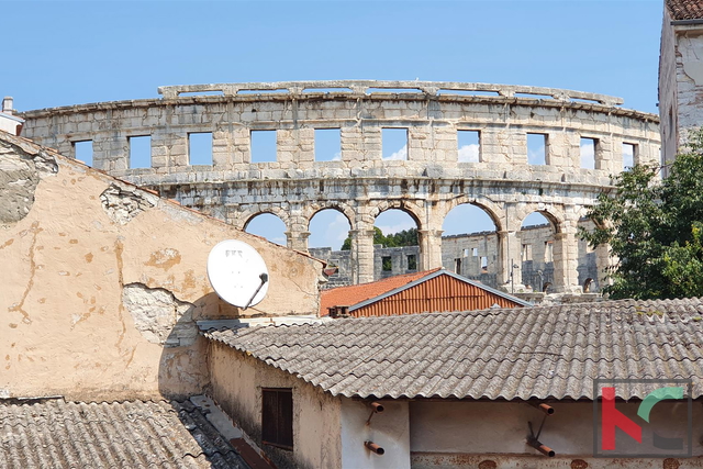 Pula - Centar, etaža kuće 77,72m2 sa direktnim pogledom na Arenu