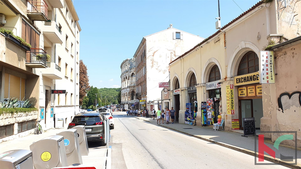 Pula, Centre Wohnung mit drei Schlafzimmern 77,72m2 mit direktem Blick auf die Arena