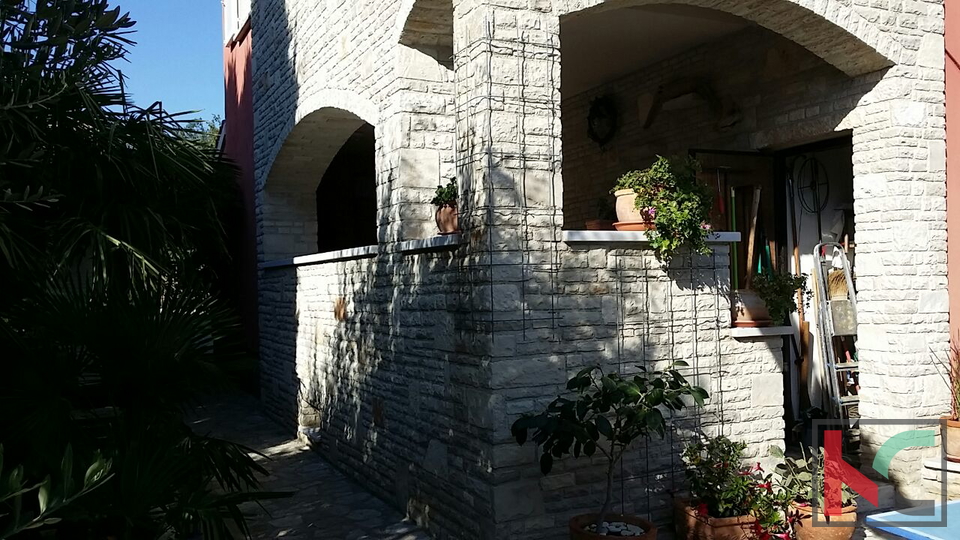 Istria, casa Medulin 240m2 su giardino 556m2