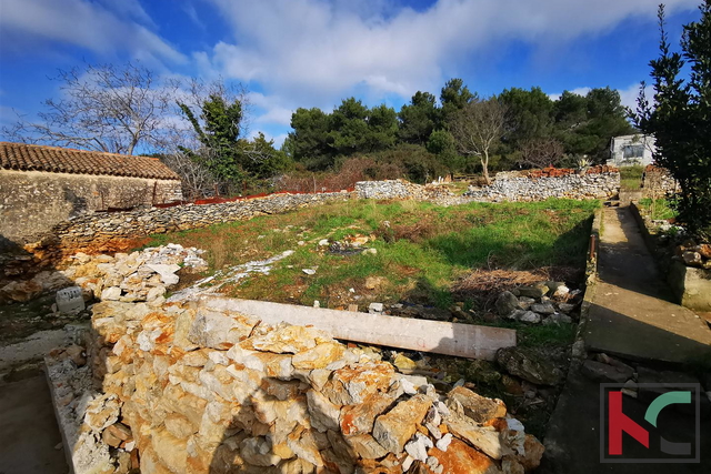 Pula, Kuća na okućnici od 608m2 u blizini centra grada