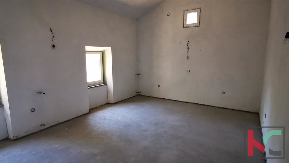 Pula, Šijana, komplett renovierte Wohnung 109m2 mit zwei Einheiten