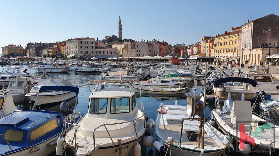 Rovigno - centro, attraente bar con appartamento aggiuntivo e posizione perfetta I 20 m dal mare