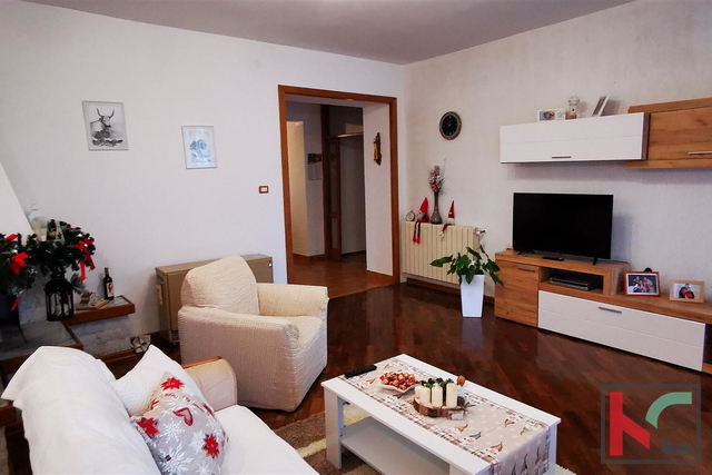 Pula, Center, attractive four bedroom apartment 171.76 m2