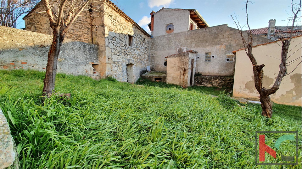 Istra, Ližnjan, Kuća i Štala na parceli od 378m2