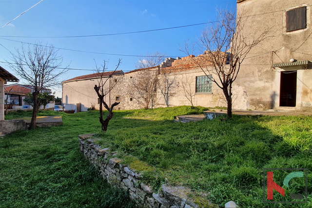 Istria, Lisignano, casa e stalla su un terreno di 378m2