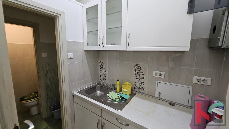 POSLOVNI PROSTOR S VELIKIM POTENCIJALOM&comma; PULA&comma; TR&Scaron;&Cacute;ANSKA ULICA&comma; 55 m&sup2;&comma;  &num;EKSKLUZIVNO POSREDOVANJE