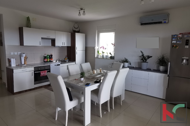 Pula, Šijana, attractive four bedroom apartment 98.49 m2 in a quiet location