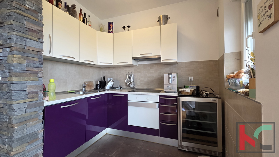 ISTRA&comma;PEROJ&comma;DVOETA&Zcaron;AN STAN S POGLEDOM NA MORE&comma;&num;PRODAJA