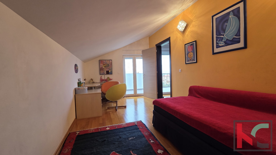 ISTRA&comma;PEROJ&comma;DVOETA&Zcaron;AN STAN S POGLEDOM NA MORE&comma;&num;PRODAJA