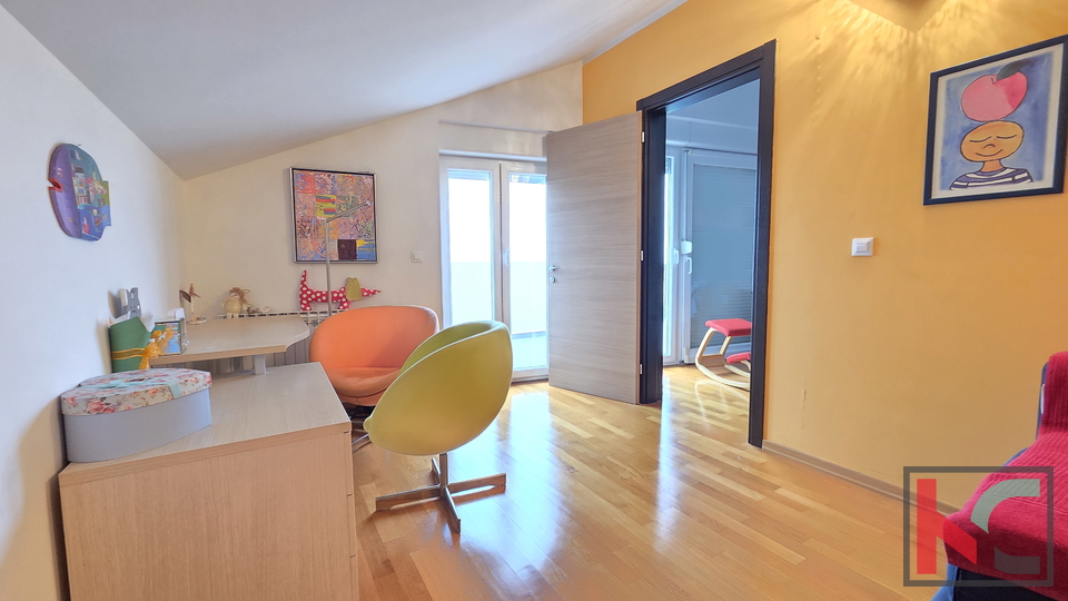 ISTRA&comma;PEROJ&comma;DVOETA&Zcaron;AN STAN S POGLEDOM NA MORE&comma;&num;PRODAJA