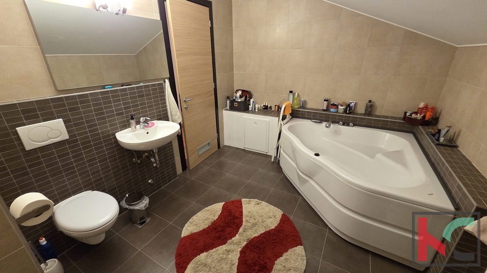 ISTRA&comma;PEROJ&comma;DVOETA&Zcaron;AN STAN S POGLEDOM NA MORE&comma;&num;PRODAJA