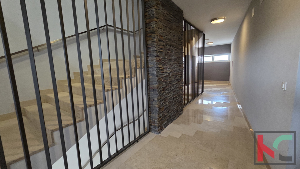 ISTRA&comma;PEROJ&comma;DVOETA&Zcaron;AN STAN S POGLEDOM NA MORE&comma;&num;PRODAJA