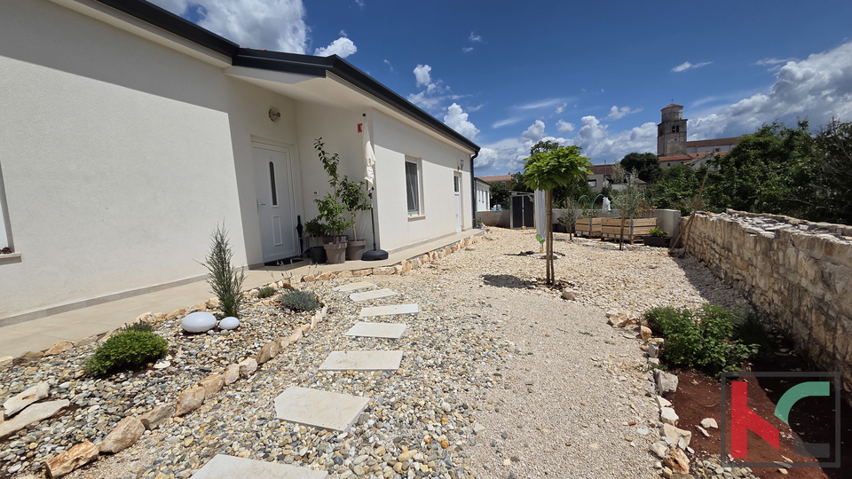 TINJAN, KUĆA, PRIZEMNICA S BAZENOM, NOVOGRADNJA, #PRODAJA