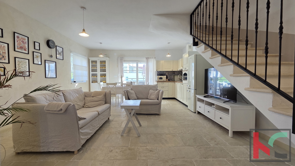 ISTRA&comma; BARBAN - NOVA I POTPUNO OPREMLJENA KU&Cacute;A S BAZENOM&comma; &num;PRODAJA