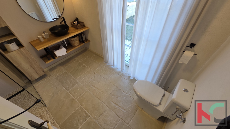 ISTRA&comma; BARBAN - NOVA I POTPUNO OPREMLJENA KU&Cacute;A S BAZENOM&comma; &num;PRODAJA