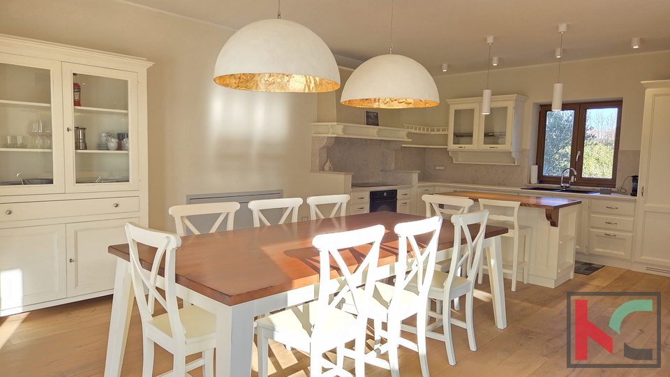 VILA S POGLEDOM NA BRIJUNE I VELIKOM OKU&Cacute;NICOM&comma; &num;PRODAJA