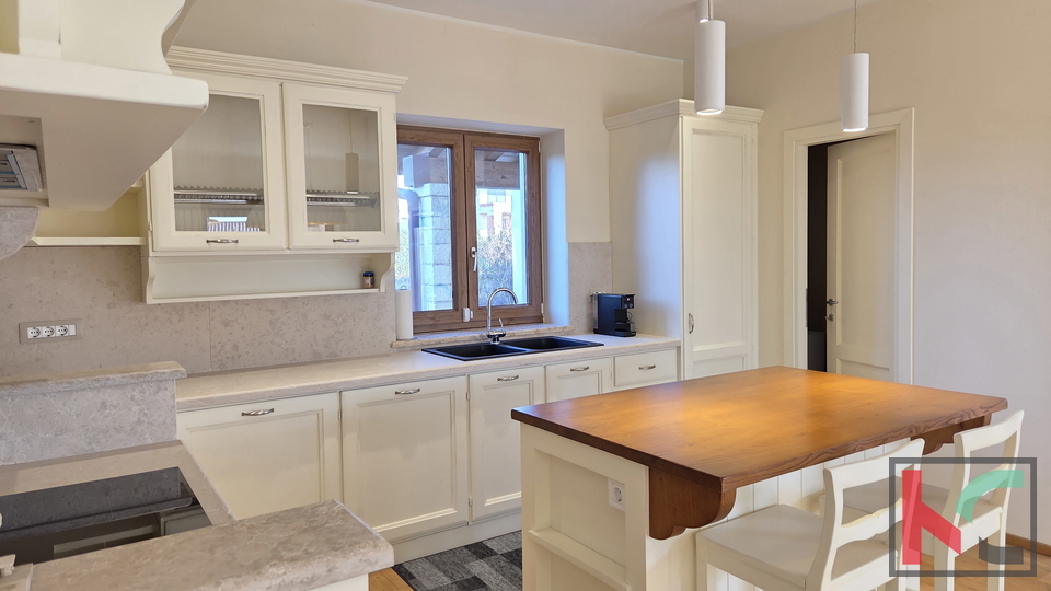 VILA S POGLEDOM NA BRIJUNE I VELIKOM OKU&Cacute;NICOM&comma; &num;PRODAJA