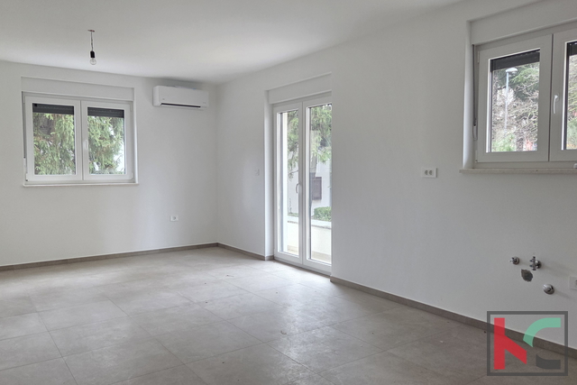 PULA, CENTAR,  STAN U NOVIZGRAĐENOJ ZGRADI, PARKING,LIFT #PRODAJA