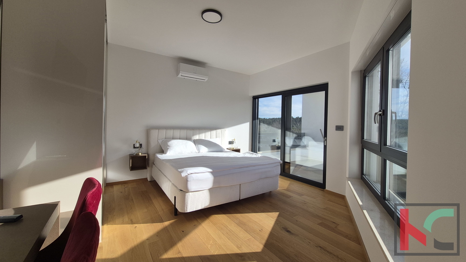 ISTRA&comma; BANJOLE&comma; MODERNA VILA SA BAZENOM &num;PRODAJA