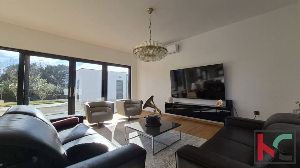 ISTRA&comma; BANJOLE&comma; MODERNA VILA SA BAZENOM &num;PRODAJA