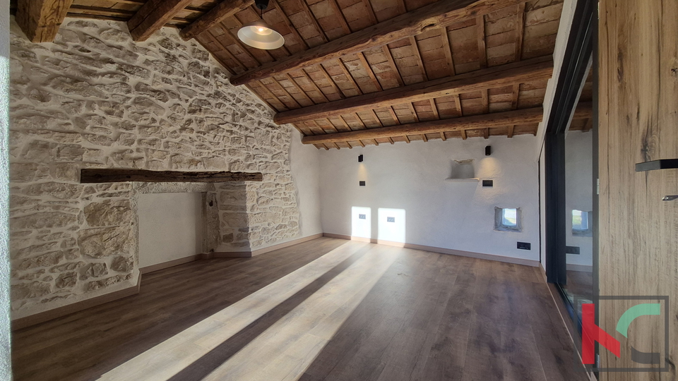 LABIN&comma; OKOLICA&comma; MODERNO RENOVIRANA KAMENA KU&Cacute;A &num;PRODAJA