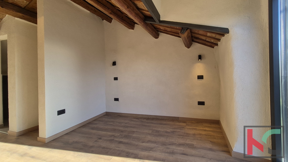 LABIN&comma; OKOLICA&comma; MODERNO RENOVIRANA KAMENA KU&Cacute;A &num;PRODAJA