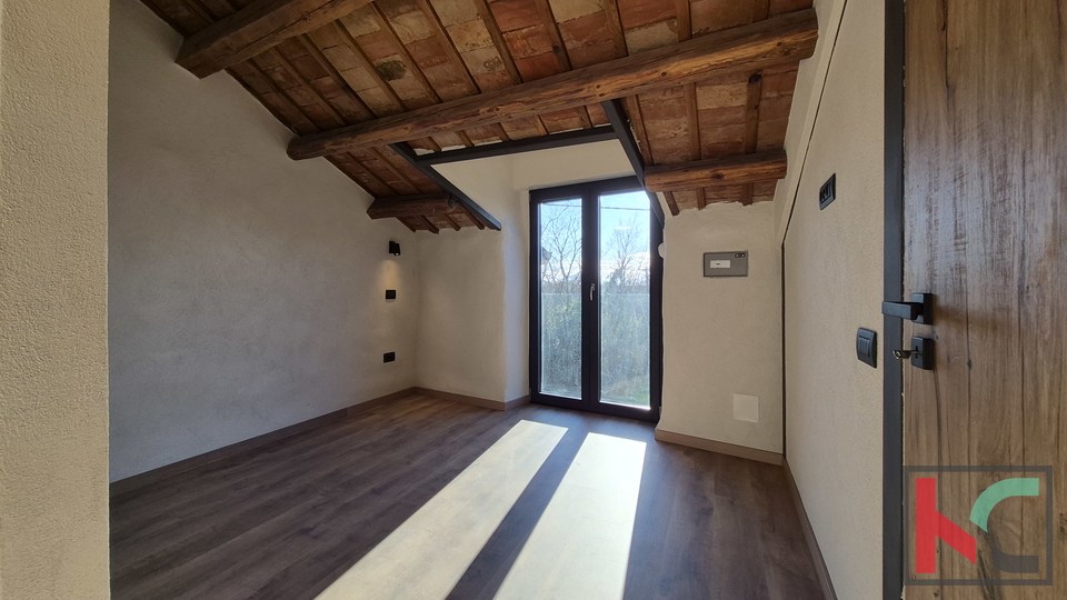 LABIN&comma; OKOLICA&comma; MODERNO RENOVIRANA KAMENA KU&Cacute;A &num;PRODAJA