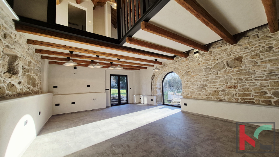 LABIN&comma; OKOLICA&comma; MODERNO RENOVIRANA KAMENA KU&Cacute;A &num;PRODAJA