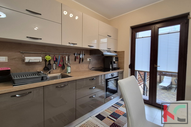 PREMANTURA, DVOSOBAN STAN SA VRTNOM TERASOM #PRODAJA