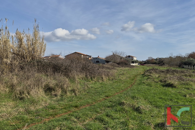PULA, GRAĐEVINSKO ZEMLJIŠTE NEDALEKO OD GRADA #PRODAJA