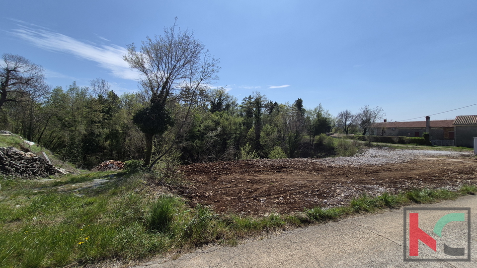Land&comma; 840 m2&comma; For Sale&comma; Buzet - Hum