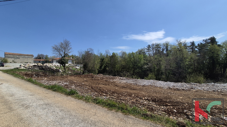 Land&comma; 840 m2&comma; For Sale&comma; Buzet - Hum