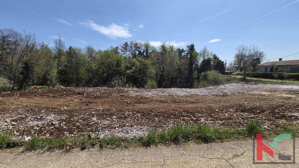 Land&comma; 840 m2&comma; For Sale&comma; Buzet - Hum