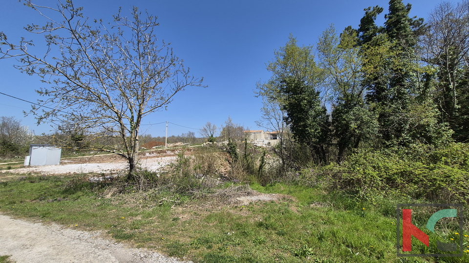 Land&comma; 840 m2&comma; For Sale&comma; Buzet - Hum