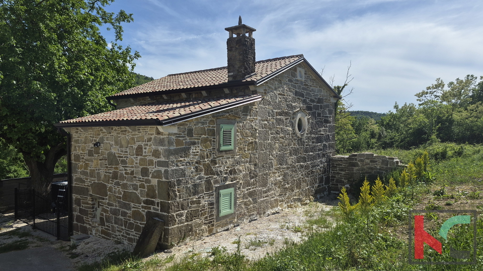 RENOVIRANA KAMENA KU&Cacute;A OKRU&Zcaron;ENA PRIRODOM &num;PRODAJA