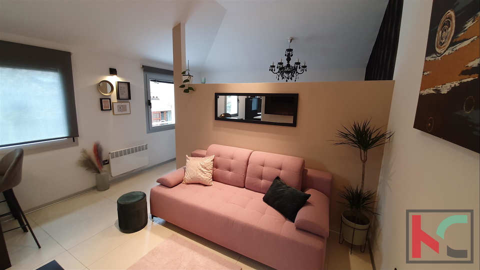 DUGORO&Ccaron;NI NAJAM&comma; PULA CENTAR GARSONJERA KANDLEROVA ULICA