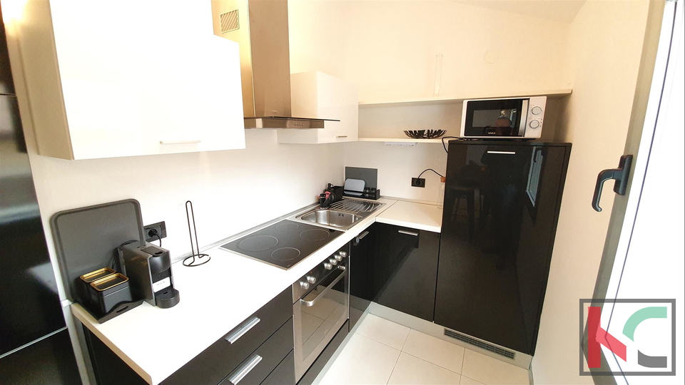 DUGORO&Ccaron;NI NAJAM&comma; PULA CENTAR GARSONJERA KANDLEROVA ULICA