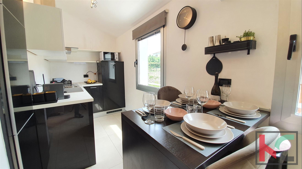 DUGORO&Ccaron;NI NAJAM&comma; PULA CENTAR GARSONJERA KANDLEROVA ULICA