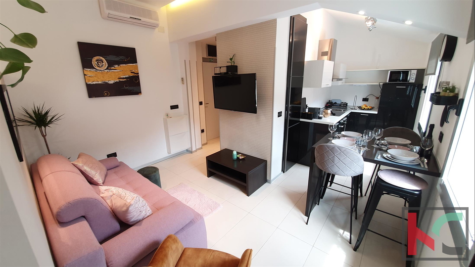 DUGORO&Ccaron;NI NAJAM&comma; PULA CENTAR GARSONJERA KANDLEROVA ULICA