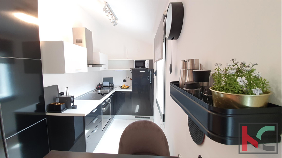 DUGORO&Ccaron;NI NAJAM&comma; PULA CENTAR GARSONJERA KANDLEROVA ULICA