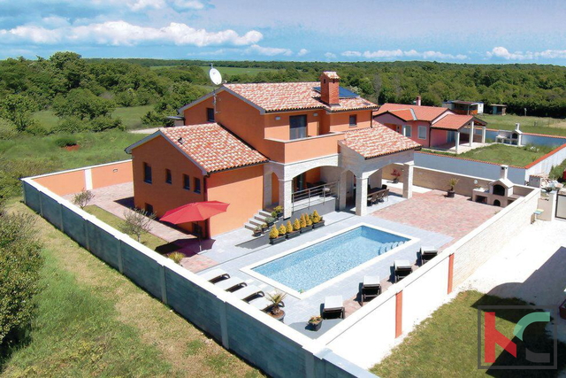 Istria, villa moderna con piscina 337m2, vicino a Pola